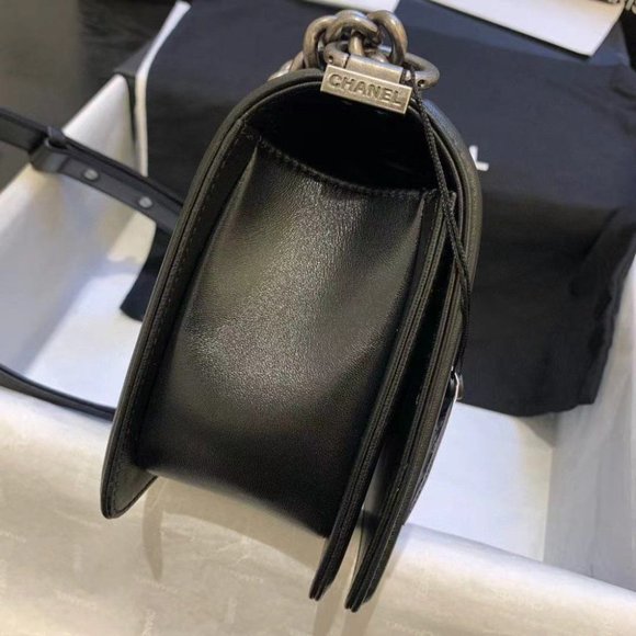 CHANEL HANDBAG - Picture 5 of 8